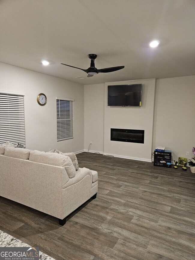 Foto del edificio - 378 Sandy Creek Dr