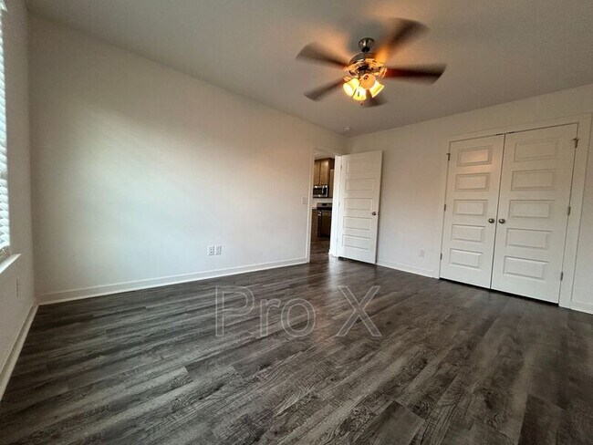 Foto del edificio - 325 Westbrook Ct