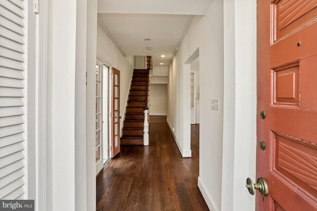 Building Photo - 1537 33rd St NW