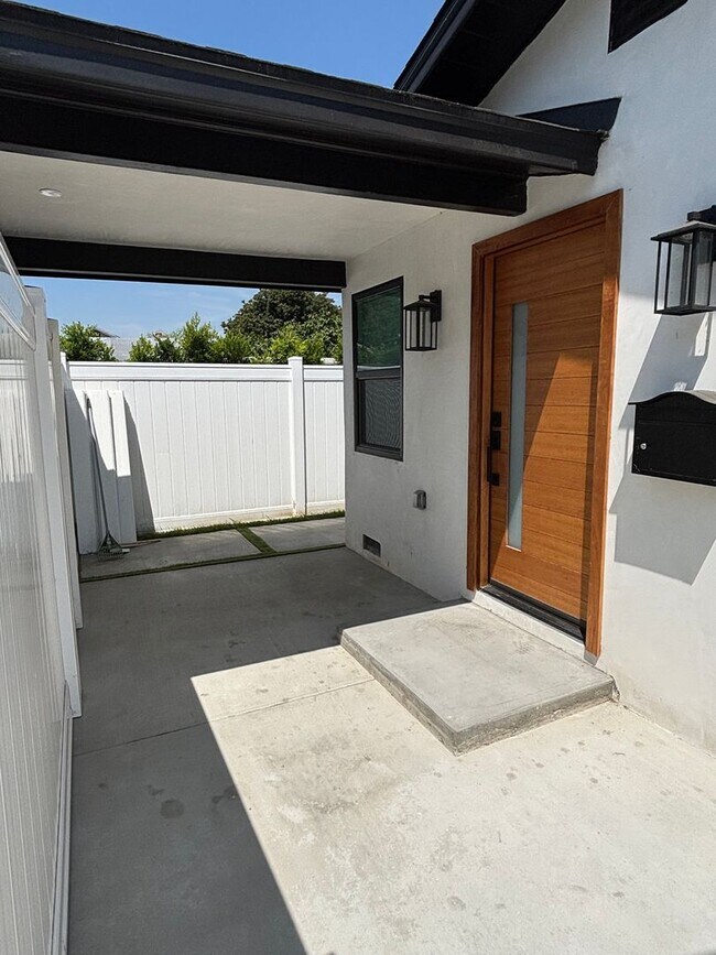Foto del edificio - 10427 Beach St