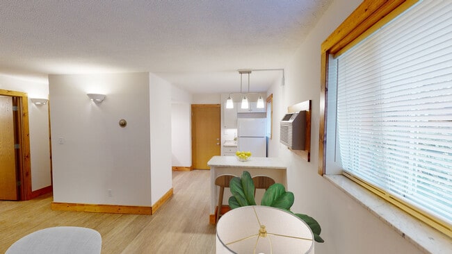 Kitchen - 107 W Lawrence Ave
