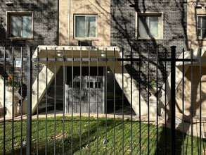 Building Photo - 1060 W Hollywood Ave