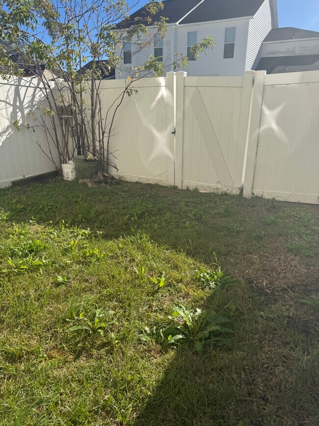 Foto del edificio - 265 Caldwell Loop