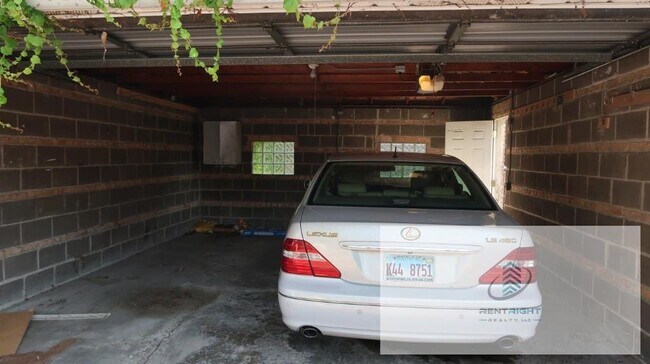 Foto del edificio - 5845 West Foster Avenue Apt #HOUSE, Chicag...