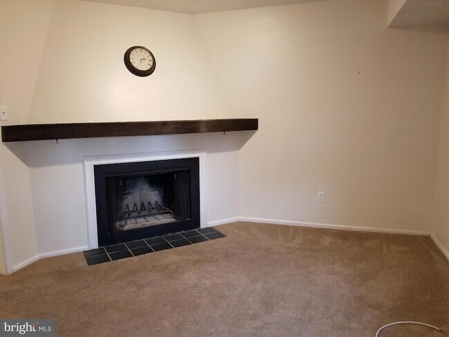 Foto del edificio - 1005 Worthington Dr