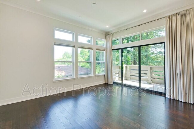 Foto del edificio - 321 Scarlett Terrace