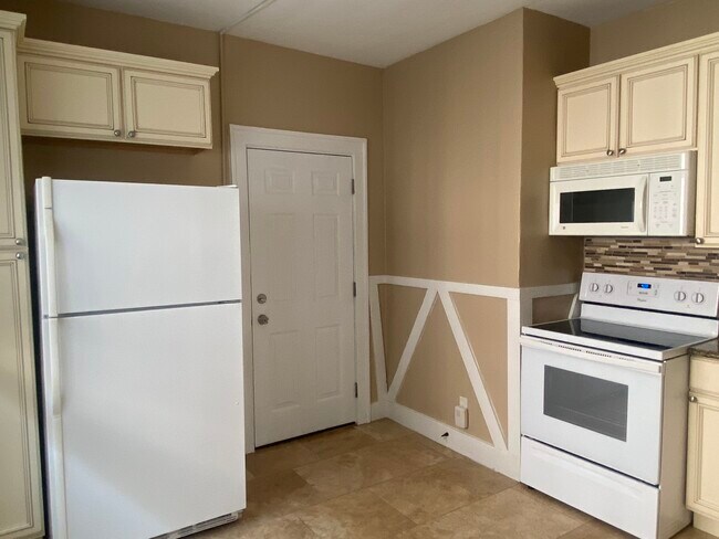 Foto del edificio - 805 W 11 Mile Rd