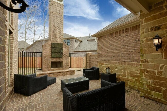 Foto del edificio - 5218 Alden Springs Blvd
