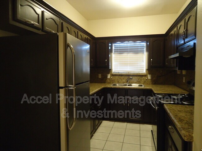 Building Photo - 201 Gastel Cir