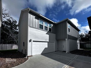 Building Photo - 442 Huisache St