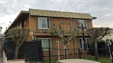 Building Photo - 8936 Cedros Ave