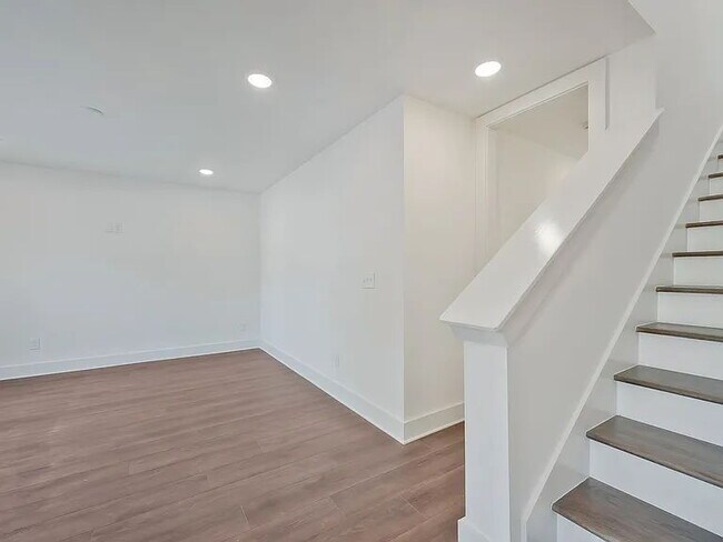 Foto del edificio - "Spacious 4-Bed Townhouse Oasis in Nashville – 2,500 Sq. Ft. of Modern Comfort!"