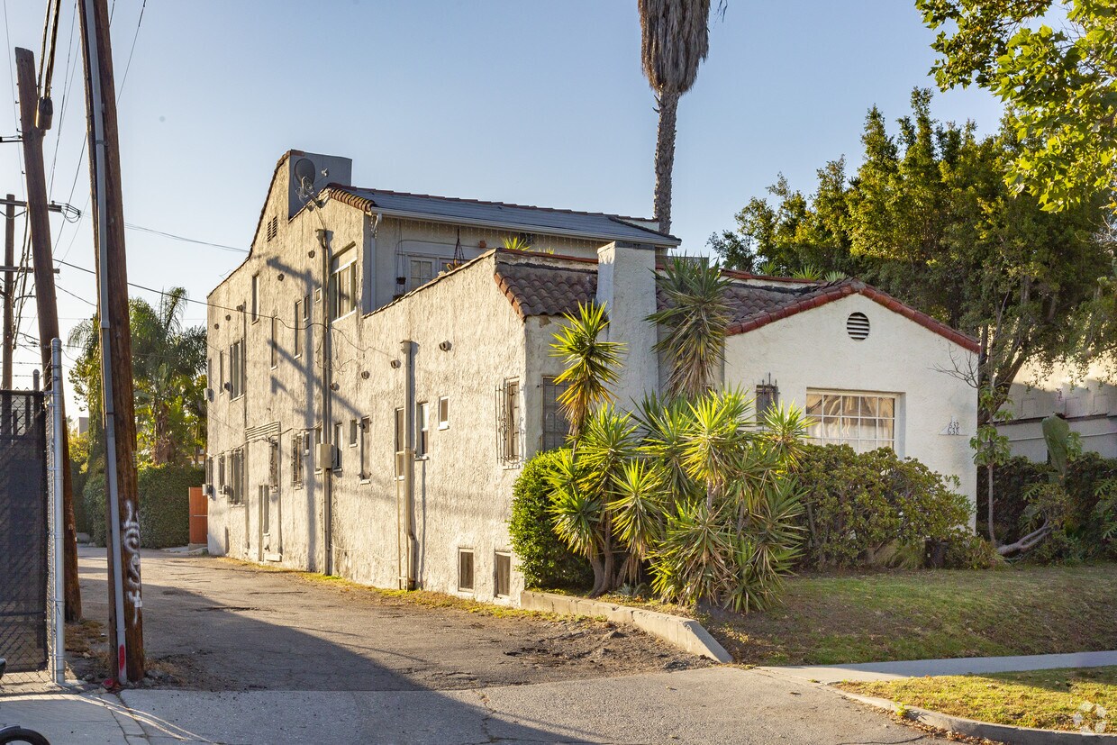 Foto principal - 632-638 N Orange Dr