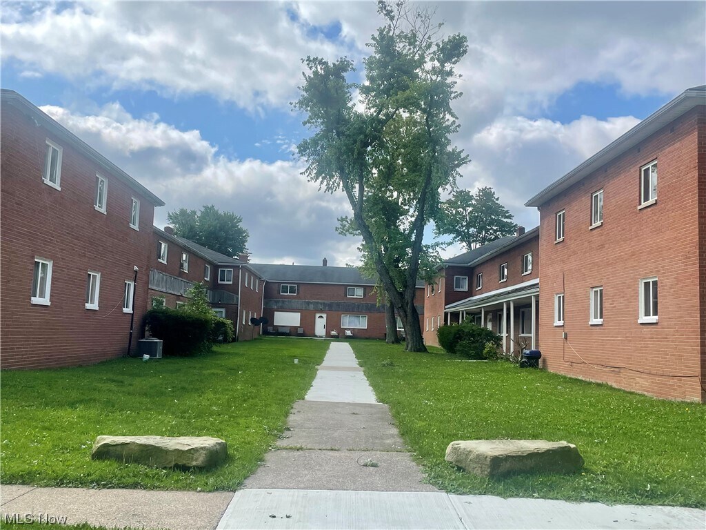 23930 Banbury Cir Unit 4D, Warrensville Heights, OH 44128 Condo for