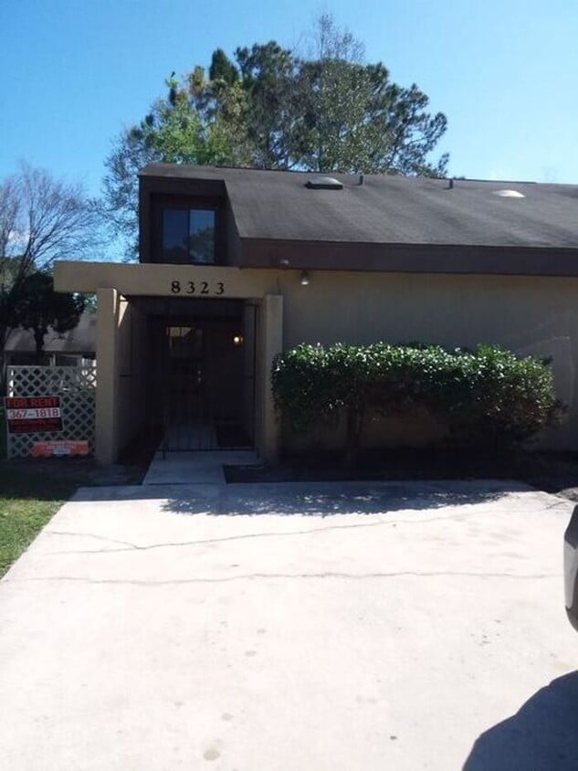 8323 Windypine Ln, Jacksonville, FL 32244 House Rental in