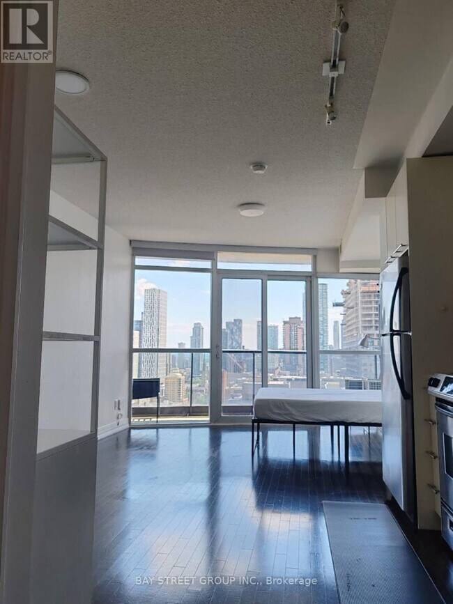 Photo du bâtiment - 21 Carlton St.