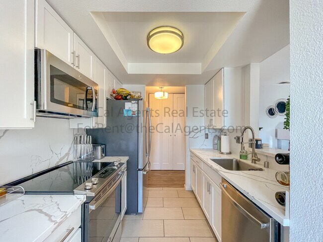 Building Photo - 947 Fletcher Ln