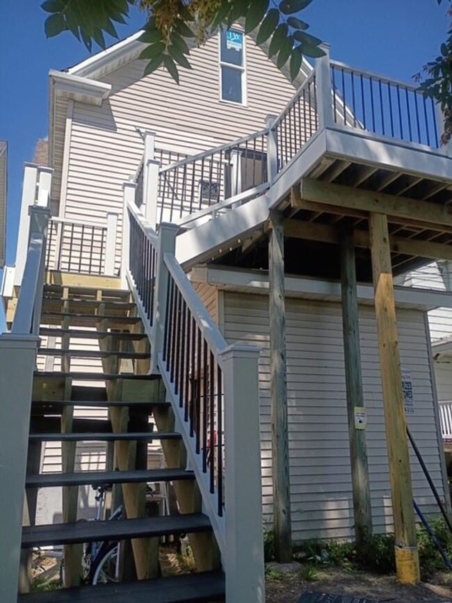 Building Photo - Jefferson 3
