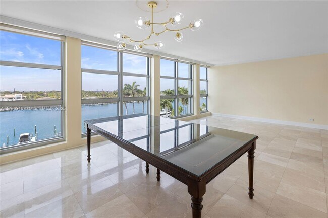 Foto del edificio - 5055 Collins Ave