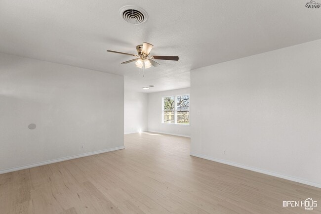 Building Photo - 3201 Cuba Ct