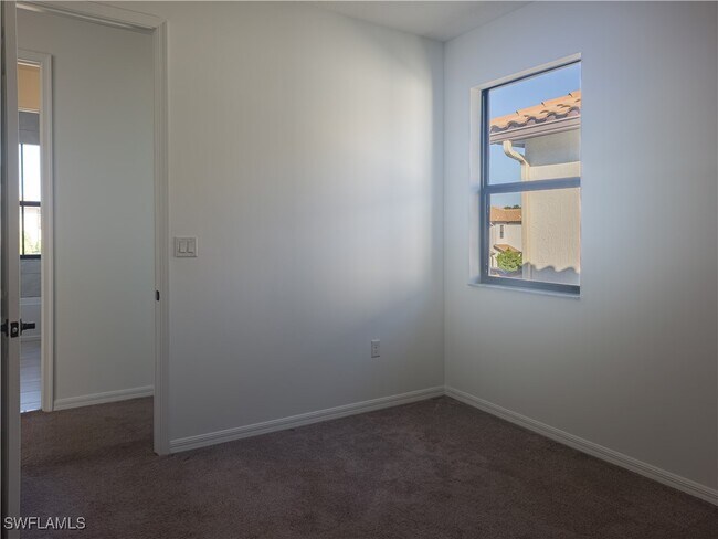 Foto del edificio - 8923 Madrid Cir