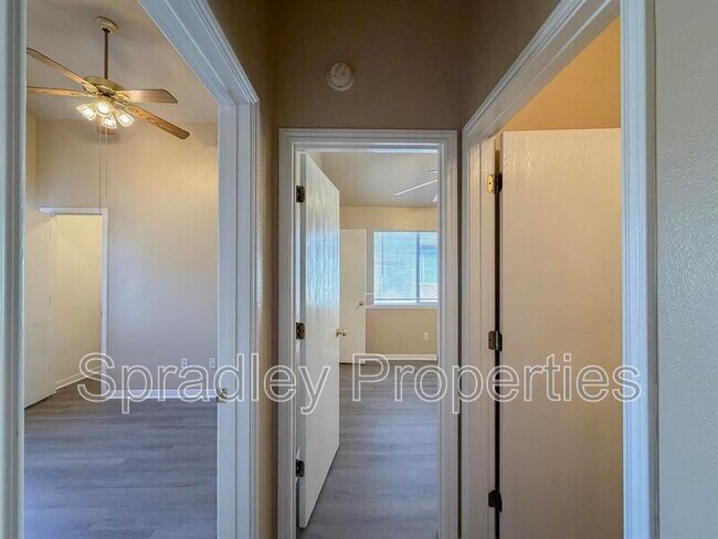 Foto del edificio - 217 Meadowbrook Dr