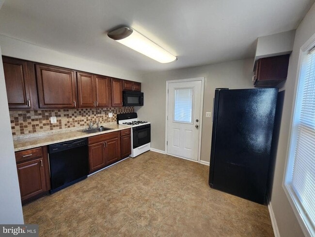 Foto del edificio - 1737 Eastern Blvd