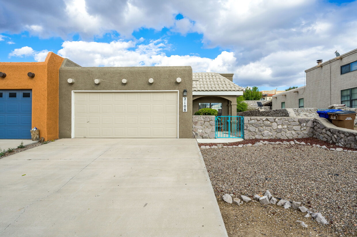 Primary Photo - 2108 Pine Needle Way