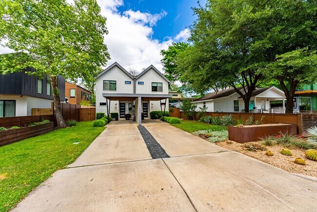 Building Photo - Modern Luxury in the Heart of Austin!