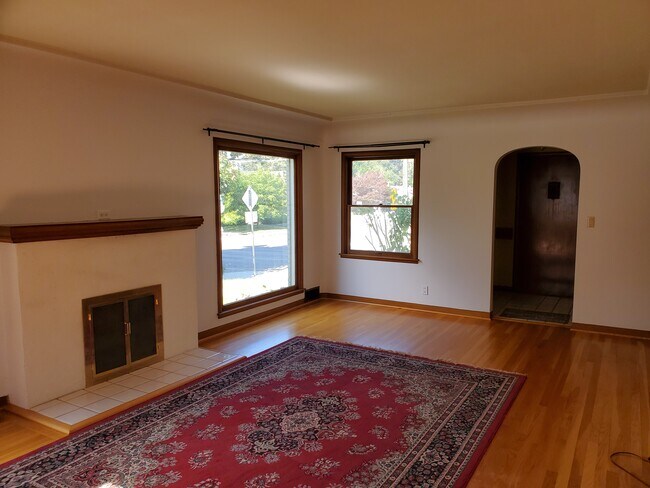 Building Photo - 403 W 25th Ave