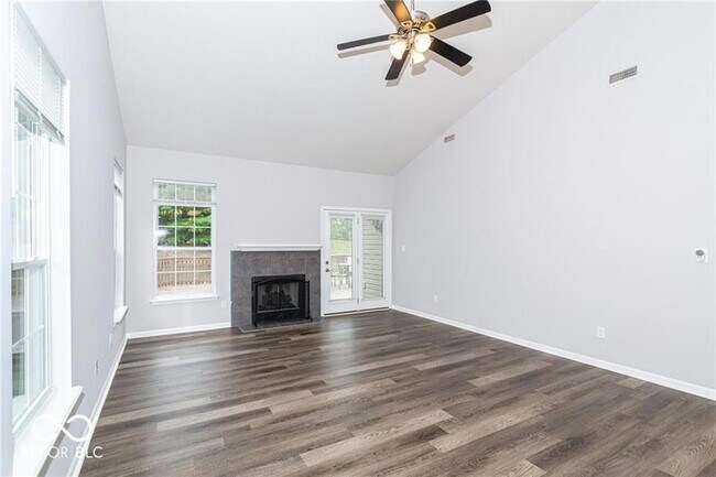 Foto del edificio - 10272 Lakeland Dr