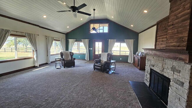 Foto del edificio - Newly remodeled fully furnished house country living outside of Ronan! Available September 1st - ...