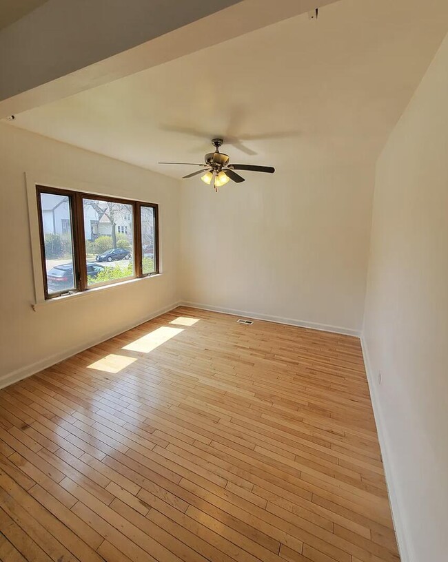 Building Photo - 526 E Burleigh St