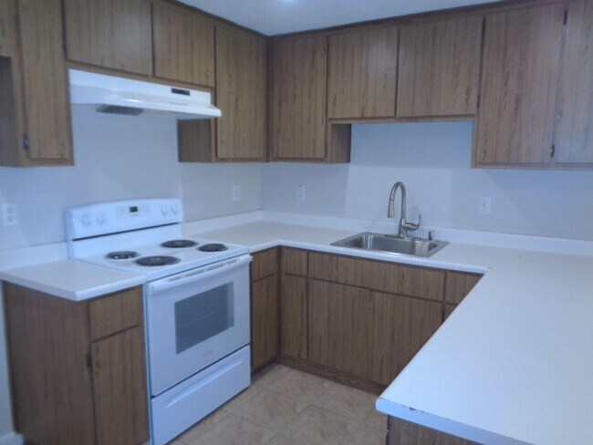 Foto del edificio - COMING SOON!!! Spacious 3 Bedroom Duplex