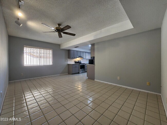 Building Photo - 1805 W Dixon Cir