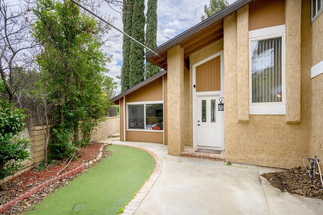 Building Photo - 20643 Calhaven Dr