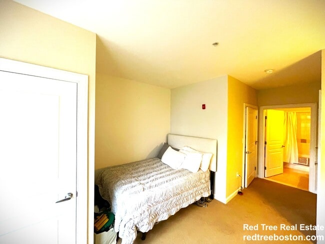 Building Photo - 3 Repton Cir