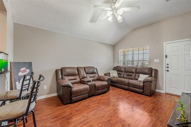 Building Photo - 943 Crested Point Dr