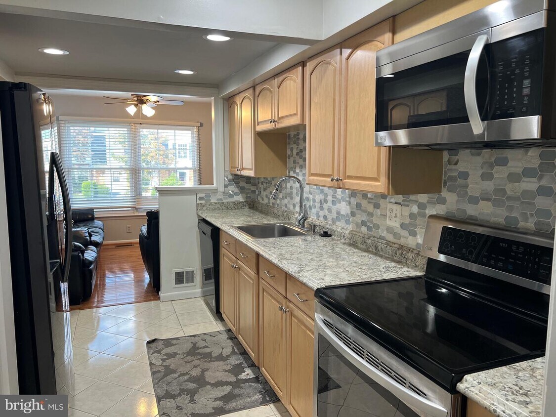 Foto principal - 6455 Rockshire St