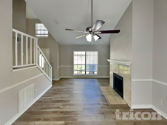 Foto del edificio - 6704 Dandelion Dr