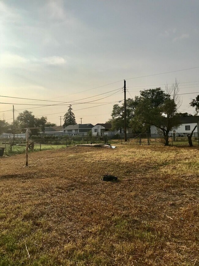 Foto del edificio - Cute 2 bed, 1 bath, 1 car garage in North ...