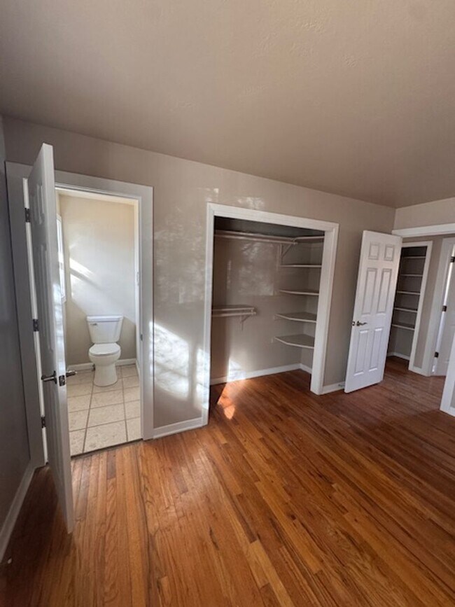 Foto del edificio - Super Clean 3BR with Hardwood, Large Closets & Garage