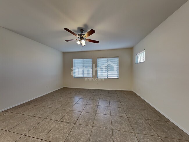 Building Photo - 699 N Nestled Hummingbird Ln E