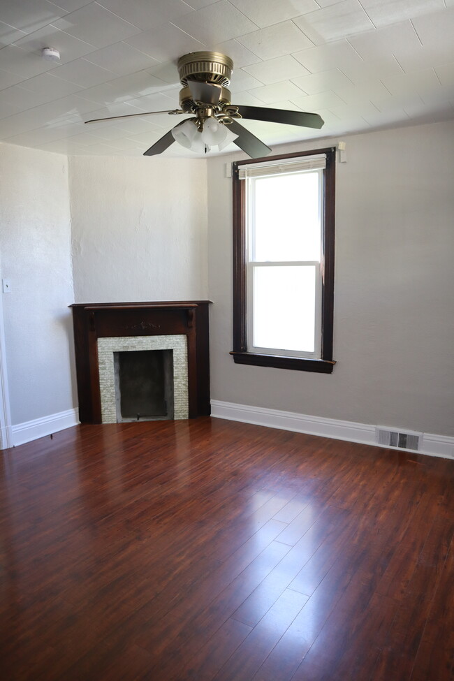 The living room has a beautiful cosmetic fireplace with mantle - 715 Clinton Pl