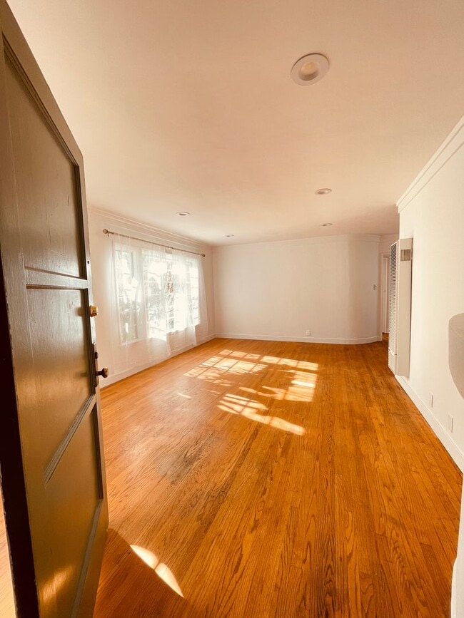 Building Photo - New Hampshire Rentals