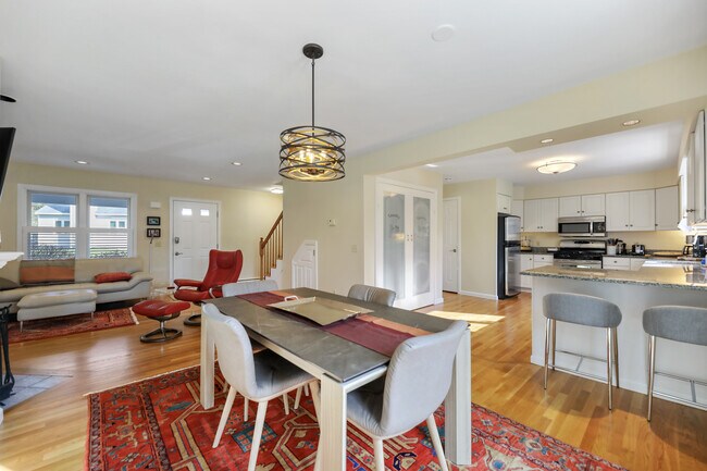 Área de comedor - 12 Applewood Ln