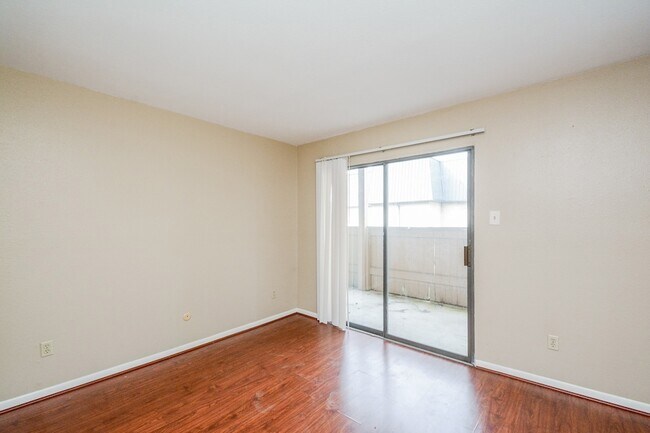 Foto del edificio - 8519 Hearth Dr