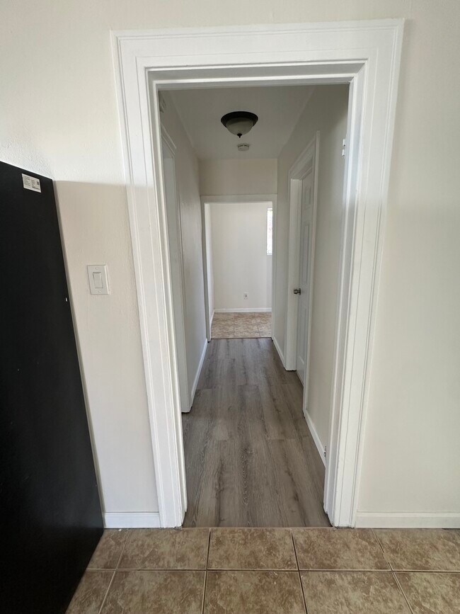 Pasillo - 624 W 49th St