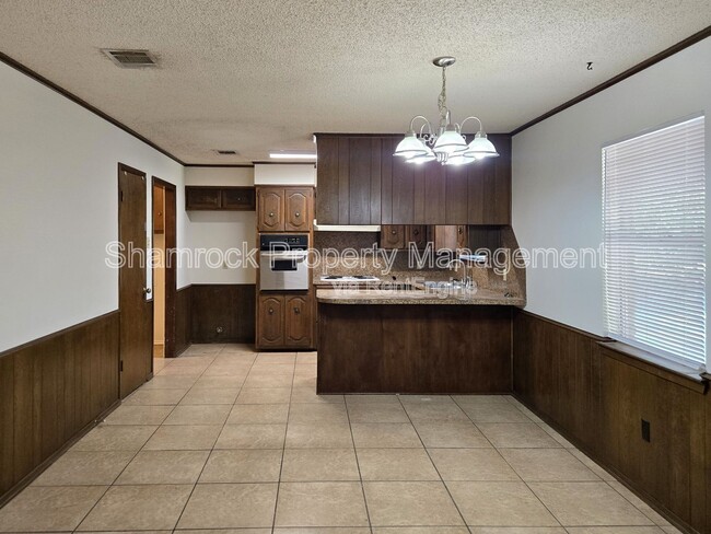 Building Photo - 313 Travis Ln