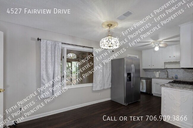 Building Photo - 4527 Fairview Dr